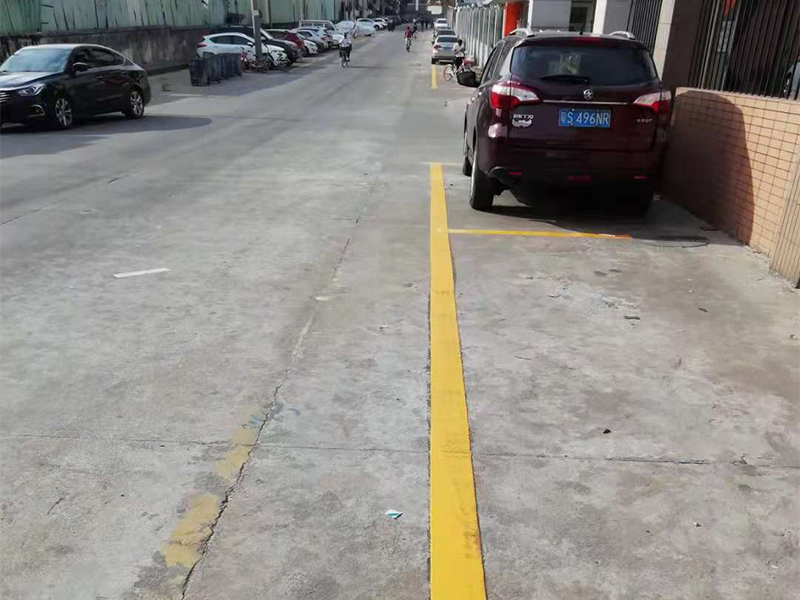 工业园区道路划车位 ，禁停线，箭头标线